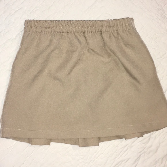 Little girls sz 5 Chaps skirt with shorts - Picture 3 of 4